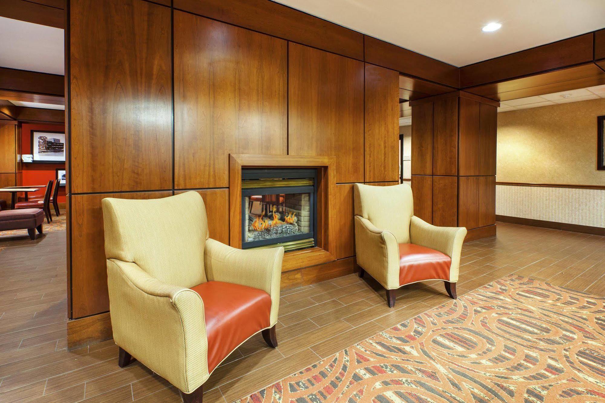 Hampton Inn Batavia Buitenkant foto
