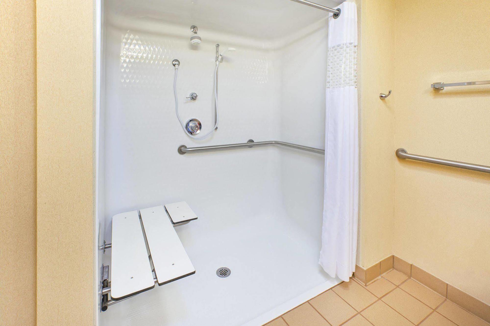 Hampton Inn Batavia Buitenkant foto